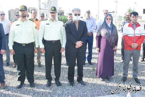 غبارروبی و عطرافشانی مزار شهدای گمنام شهرستان بندرترکمن