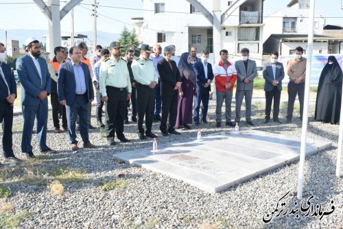 غبارروبی و عطرافشانی مزار شهدای گمنام شهرستان بندرترکمن