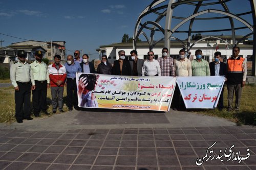 غبارروبی و عطرافشانی مزار شهدای گمنام شهرستان بندرترکمن