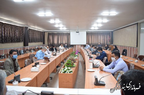 نشست  صمیمانه معاون سیاسی، امنیت و اجتماعی استاندار با کارکنان فرمانداری شهرستان بندرترکمن