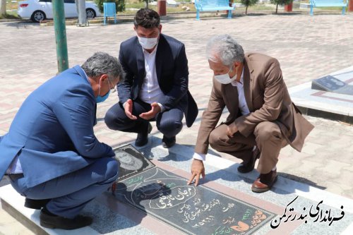 حضور سرپرست فرمانداری شهرستان ترکمن بر سر مزار شهیده منا "مرجان نازقلچی"