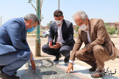 حضور سرپرست فرمانداری شهرستان ترکمن بر سر مزار شهیده منا "مرجان نازقلچی"