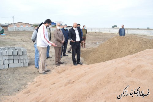 بازدید میدانی فرماندار شهرستان ترکمن از روند آماده سازی زمین والیبال ساحلی در روستای خواجه لر