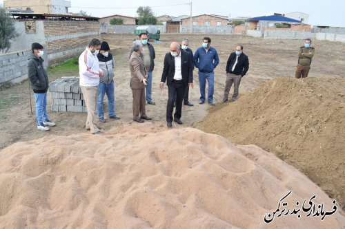 بازدید میدانی فرماندار شهرستان ترکمن از روند آماده سازی زمین والیبال ساحلی در روستای خواجه لر