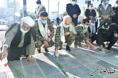 مزار شهدای گم نام شهرستان ترکمن غبارروبی و عطرافشانی شد