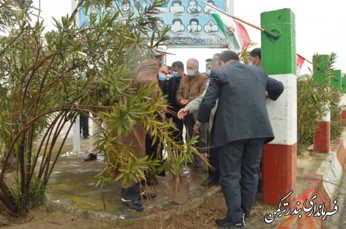  غبارروبی و عطرافشانی مزار شهدای بهشت فاطمه شهرستان ترکمن