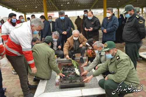  غبارروبی و عطرافشانی مزار شهدای بهشت فاطمه شهرستان ترکمن