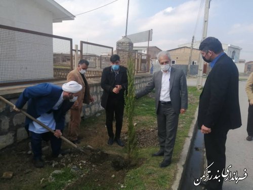 کاشت نهال در شهر تازه تاسیس سیجوال با حضور فرماندار شهرستان ترکمن