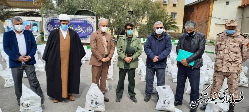 توزیع ۱۰۰۰ بسته معیشتی در شهرستان ترکمن در اجرای طرح رزمایش همدلی و کمک مومنانه