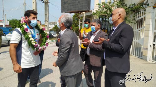 استقبال فرماندار شهرستان ترکمن از قهرمان مچ اندازی مسابقات آسیا