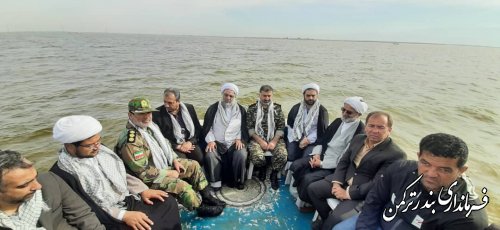 مراسم رژه دریایی در شهرستان ترکمن برگزار شد