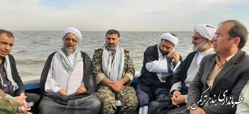 مراسم رژه دریایی در شهرستان ترکمن برگزار شد