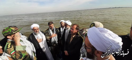 مراسم رژه دریایی در شهرستان ترکمن برگزار شد