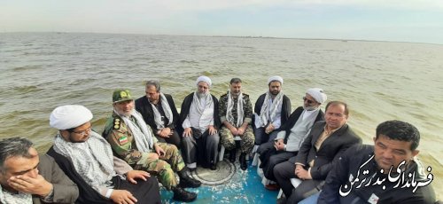 مراسم رژه دریایی در شهرستان ترکمن برگزار شد