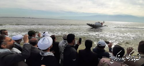 مراسم رژه دریایی در شهرستان ترکمن برگزار شد