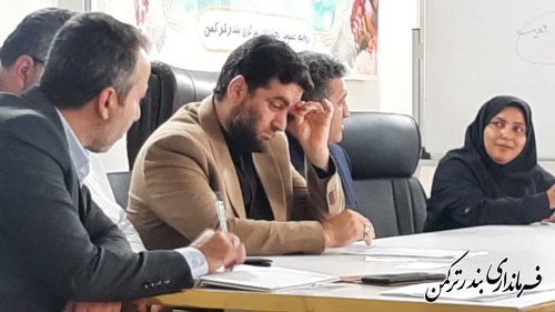 نشست فرماندار با روسای شورا و دهیاران بخش مرکزی بندرترکمن