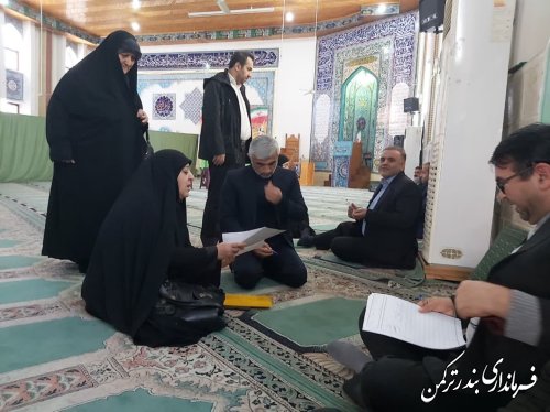 برگزاری مراسم میز خدمت در محل مسجد جامع شهرستان ترکمن