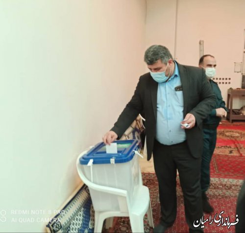 فرماندار شهرستان رامیان رای خود را به صندوق انداخت