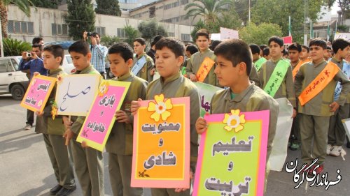 راهپیمایی دانش آموزان به مناسبت روز جهانی کودک در حمایت از کودکان غزه