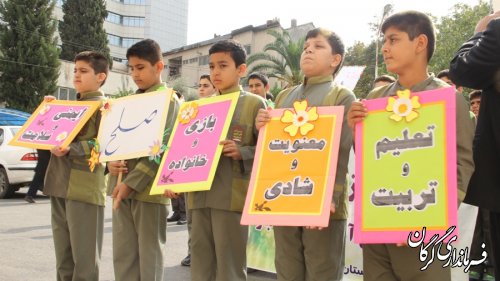 راهپیمایی دانش آموزان به مناسبت روز جهانی کودک در حمایت از کودکان غزه