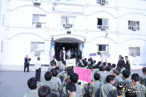 راهپیمایی دانش آموزان به مناسبت روز جهانی کودک در حمایت از کودکان غزه