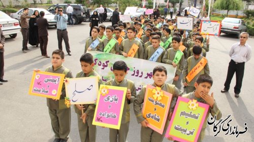 راهپیمایی دانش آموزان به مناسبت روز جهانی کودک در حمایت از کودکان غزه