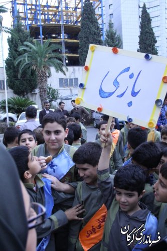 راهپیمایی دانش آموزان به مناسبت روز جهانی کودک در حمایت از کودکان غزه