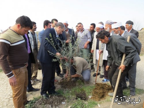 گزارش تصویری از حضور فرماندار در روستای یامپی در هفته درختکاری