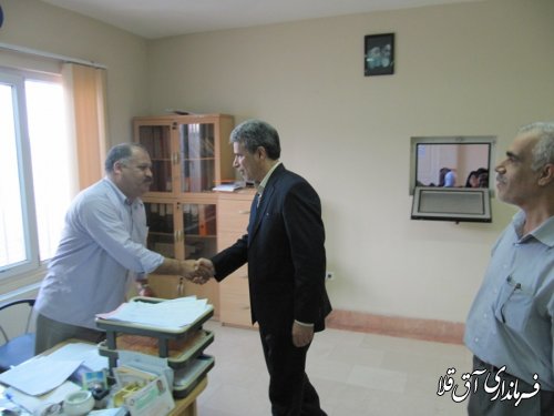 بازدید سرزده فرماندار شهرستان آق قلا از اداره ثبت احوال 
