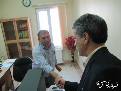 بازدید سرزده فرماندار شهرستان آق قلا از اداره ثبت احوال 
