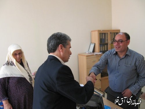 بازدید سرزده فرماندار شهرستان آق قلا از اداره ثبت احوال 