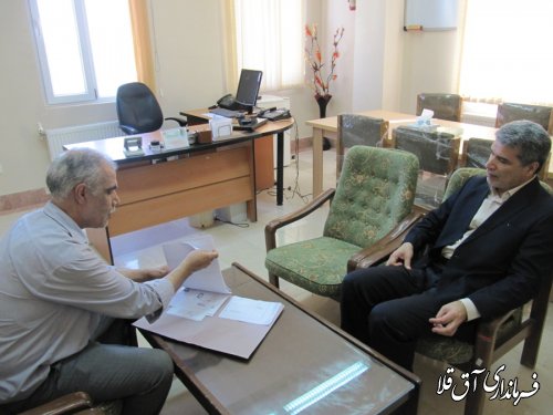 بازدید سرزده فرماندار شهرستان آق قلا از اداره ثبت احوال 
