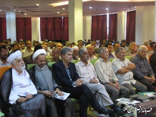 تجلیل از شخصیتهای علمی، فرهنگی و ادبی امری شایسته است