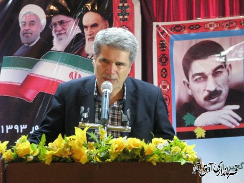 تجلیل از شخصیتهای علمی، فرهنگی و ادبی امری شایسته است