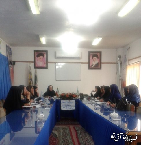 جلسه کمیته بانوان ستاد دفاع مقدس شهرستان و روز ملی خانواده برگزار گردید 