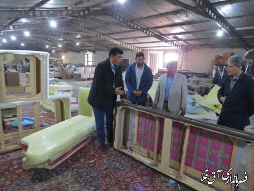 بازدید فرماندار از کارگاه مبل سازی یاسین روستای عطا آباد بخش مرکزی