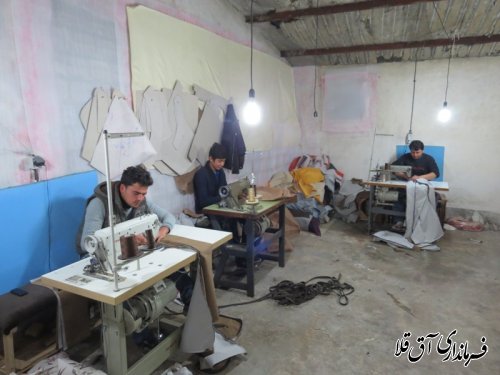 بازدید فرماندار از کارگاه مبل سازی یاسین روستای عطا آباد بخش مرکزی