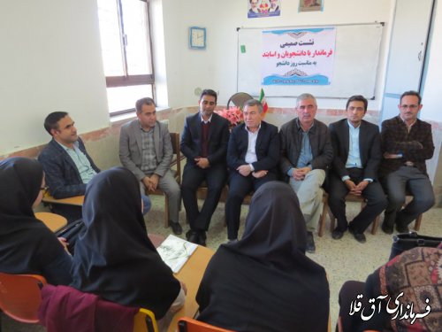 دانشجو باید مسئولیت پذیر و آگاه به مسائل روز جامعه باشد