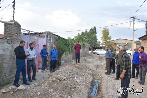 بازدید میدانی فرماندار علی آبادکتول از وضعیت آب شرب روستای امیرآباد سرخ محله