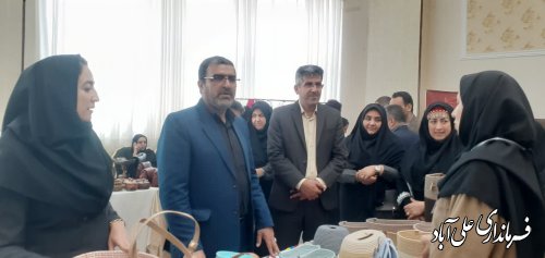 بازدید فرماندارعلی آبادکتول از نمایشگاه دستاوردهای مرکز فنی و حرفه ای شهرستان