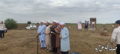 مراسم غبار روبی و عطرافشانی قبور مطهر شهدای اهل سنت شهرستان در آرامستان روستای حسن طبیب برگزار شد. 