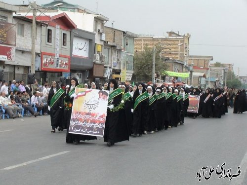 رژه با شکوه نیروهای نظامی وانتظامی درعلی آباد کتول(گزارش تصویری)