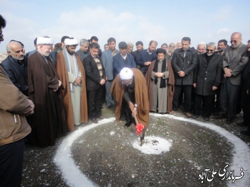 کلنگ ساخت مصلای نماز جمعه فاضل آباد بر زمین زده شد