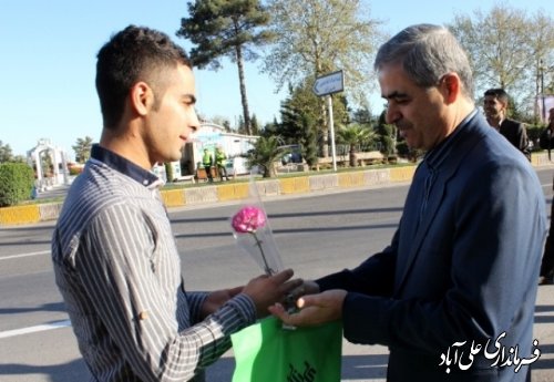 استقبال فرمانداراز اولین مسافران نوروزی در علی آباد کتول