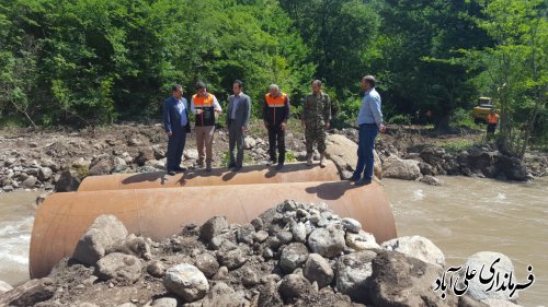 بازدید فرماندار از روند احداث پل موقت روستای میان رستاق