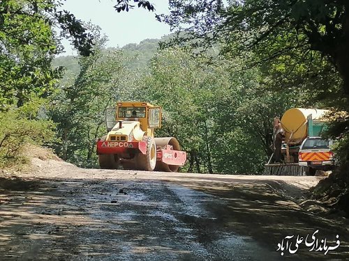 بازدید فرماندار علی آبادکتول از پروژه بهسازی راه روستای کوهستانی وسیع سر