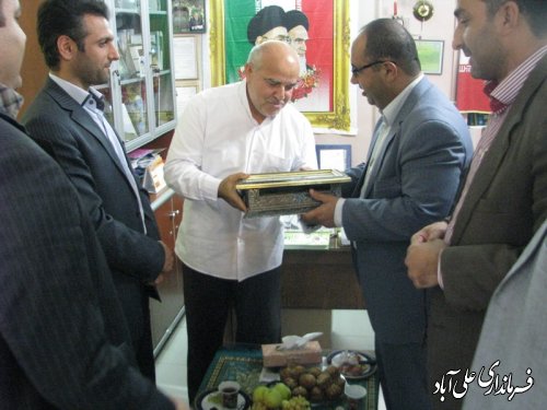 بازدید فرماندارازخانواده های شهدابه مناسبت هفته جهانگردی(گزارش تصویری)