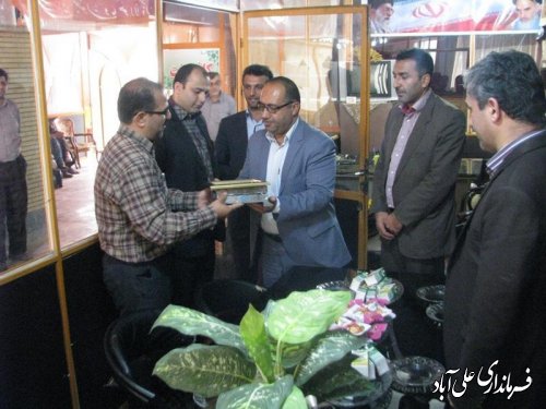 بازدید فرماندارازخانواده های شهدابه مناسبت هفته جهانگردی(گزارش تصویری)
