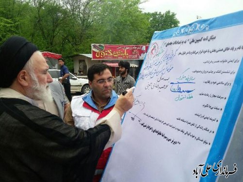بازدید آیت الله شاهرودی ازکمپ هلال احمر