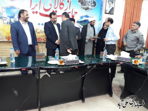 مراسم تجلیل از کارمندان نمونه ادارات شهرستان علی آباد کتول به مناسبت هفته دولت